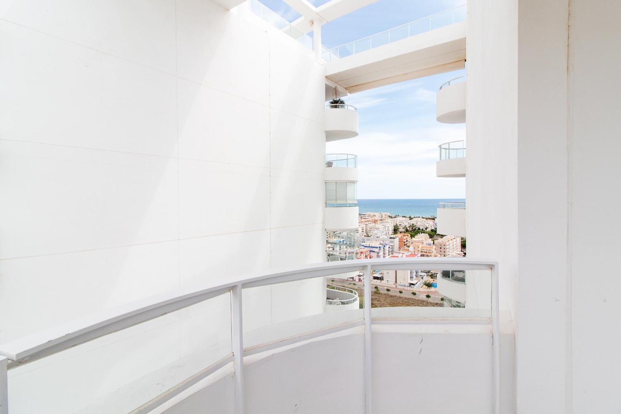Global Properties, Con Vistas Al Mar, 2 Terrazas Y Piscina En Appartement