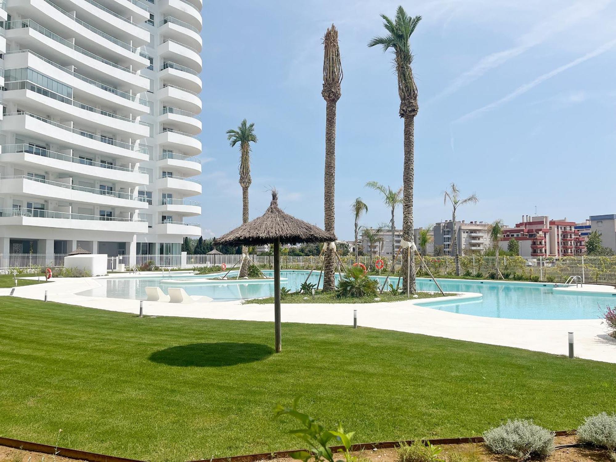 Global Properties, Con Vistas Al Mar, 2 Terrazas Y Piscina En Apartament