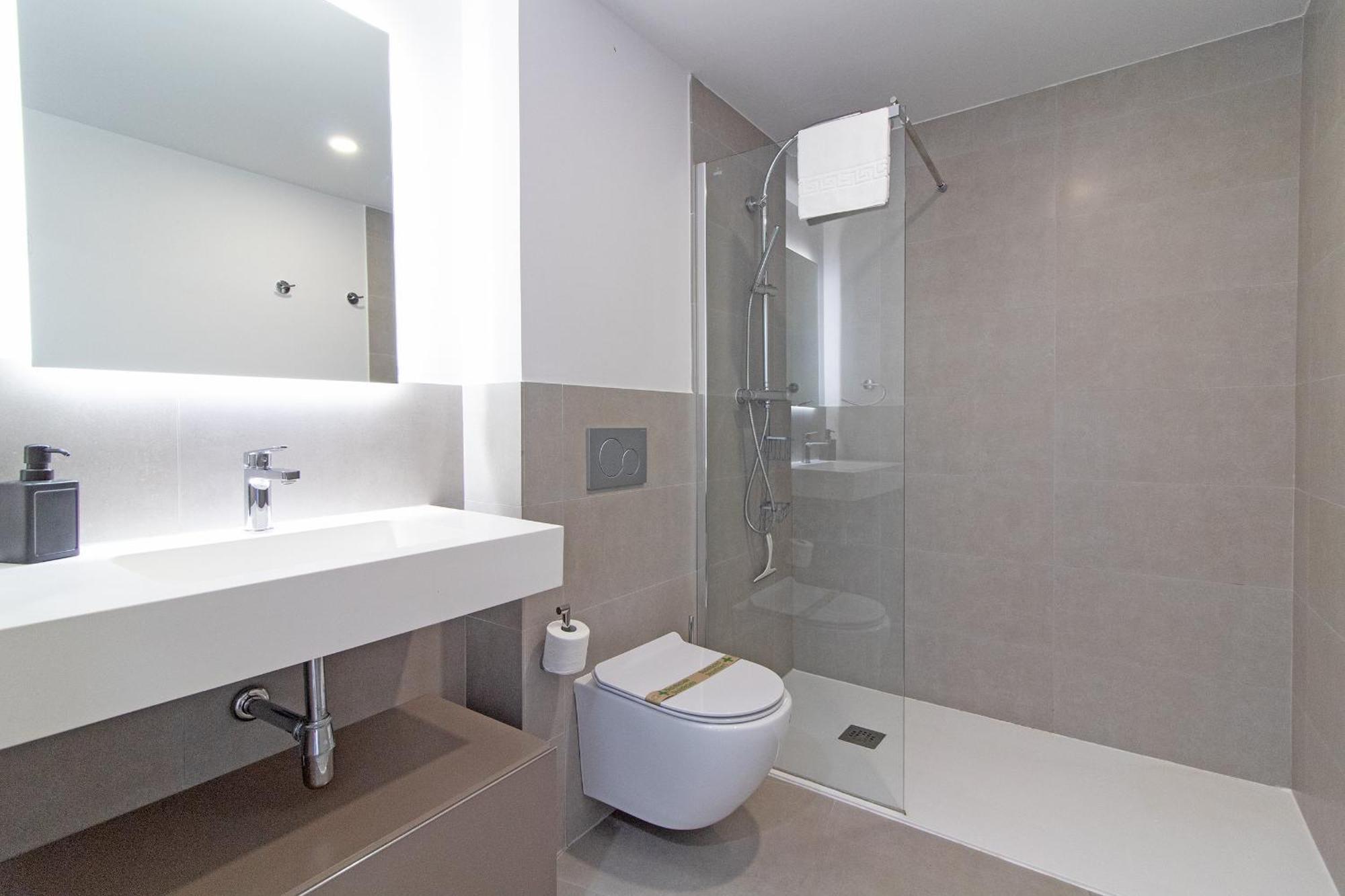 Global Properties, Con Vistas Al Mar, 2 Terrazas Y Piscina En Apartament